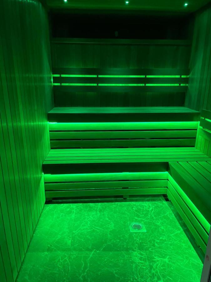 Deluxe Studios With Spa Included 포츠머스 외부 사진