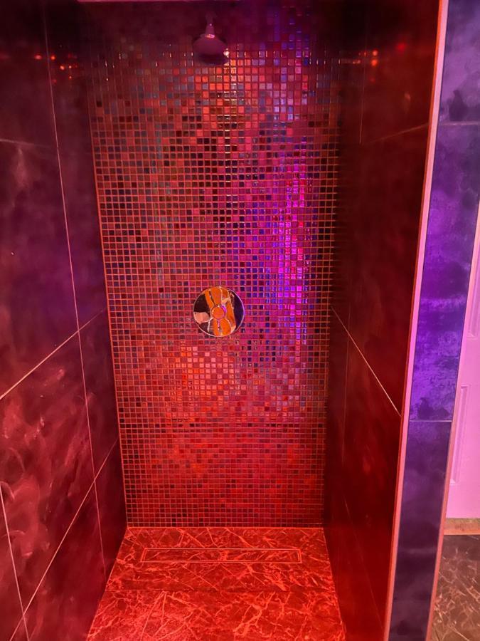 Deluxe Studios With Spa Included 포츠머스 외부 사진